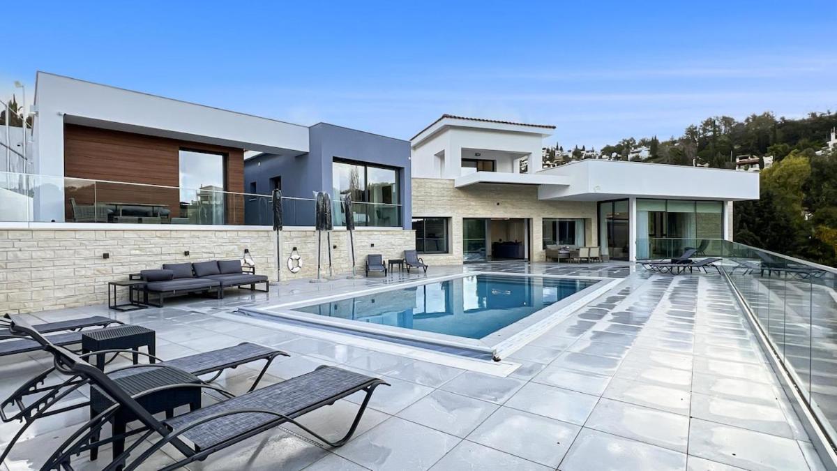 Majestic Manor * Tala